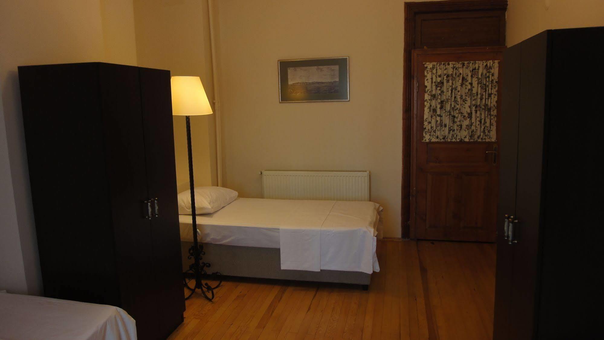 Veni Vidi Dormi Hostel Istanboel Buitenkant foto
